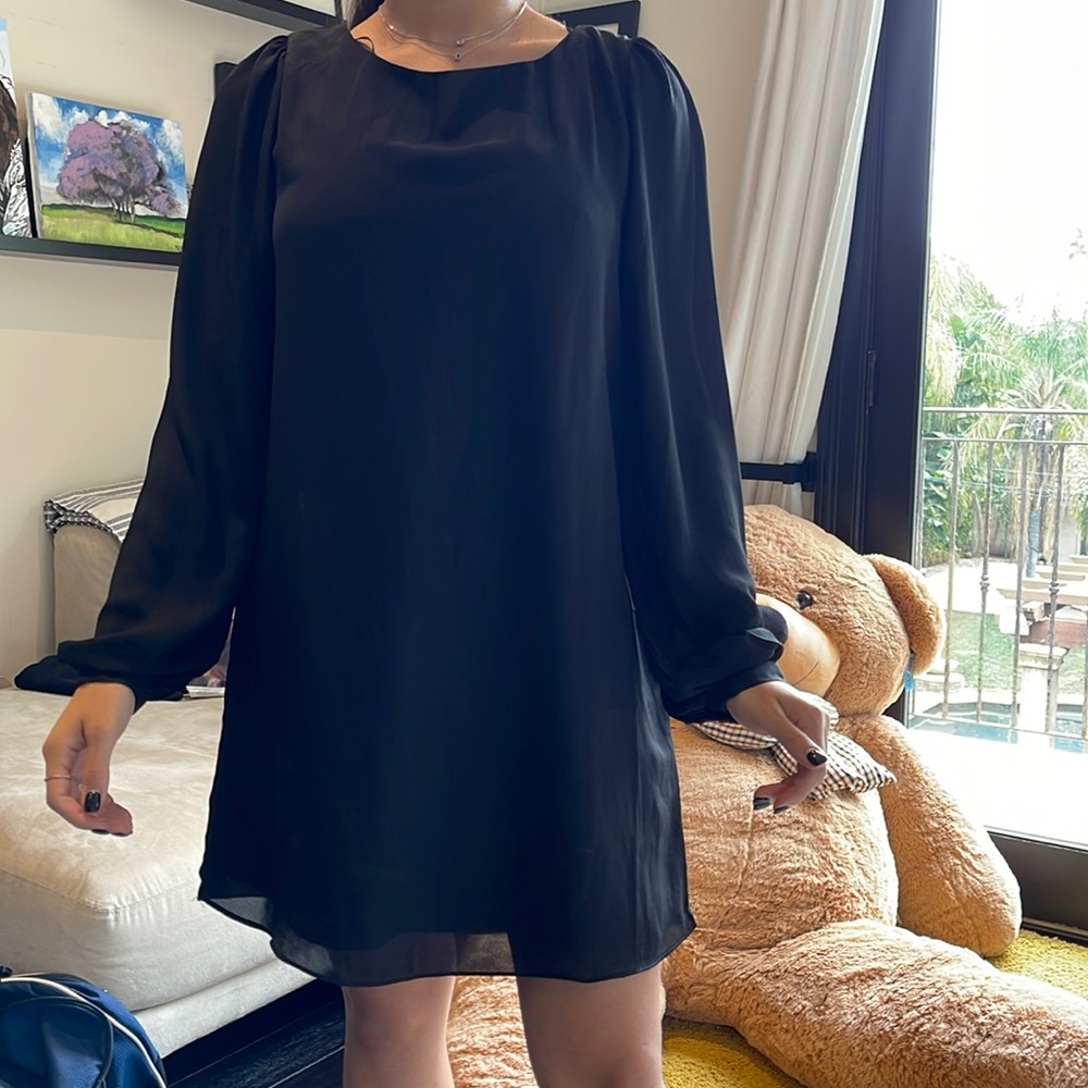 NWT Lulu’s Beautiful black long sleeve mini dress